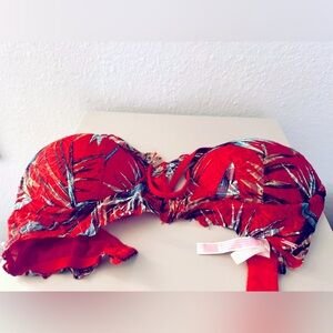 Used Victoria’s Secret Pink racer back snap closure sports bra. Size Large.